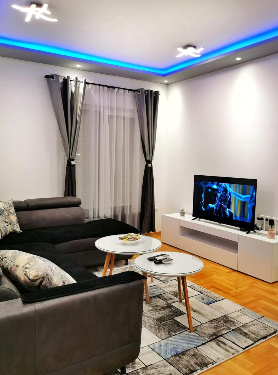 TV and multimedia, Living room, Seating area