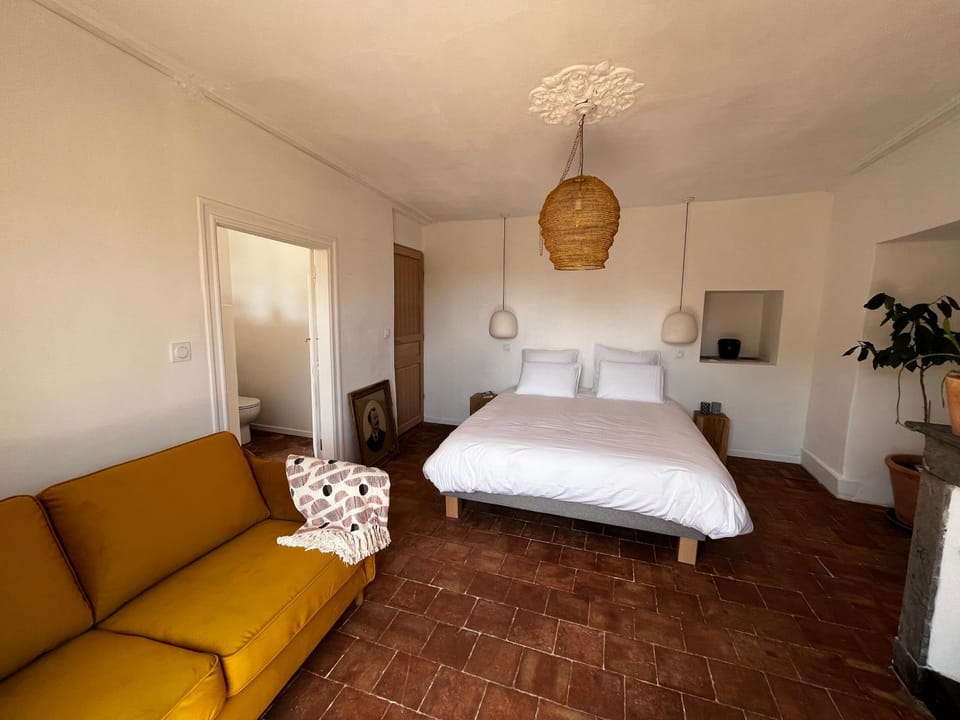 Bed, Living room, Photo of the whole room, Bedroom