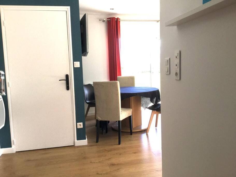Logement neuf avec jardin privé 4 couchages et Jacuzzi Piscine en option Apartment in Brittany