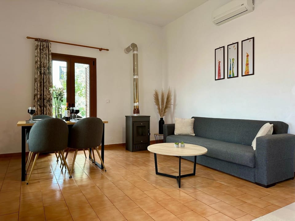 Living room, Seating area, Dining area, air conditioner