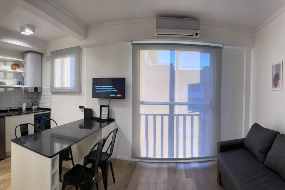 Communal lounge/ TV room, TV and multimedia, Kitchen or kitchenette, Living room, Seating area, Dining area, Communal kitchen