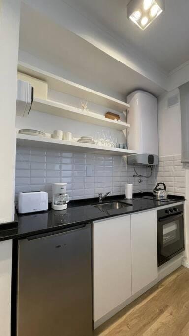 Kitchen or kitchenette, minibar, stove, toaster