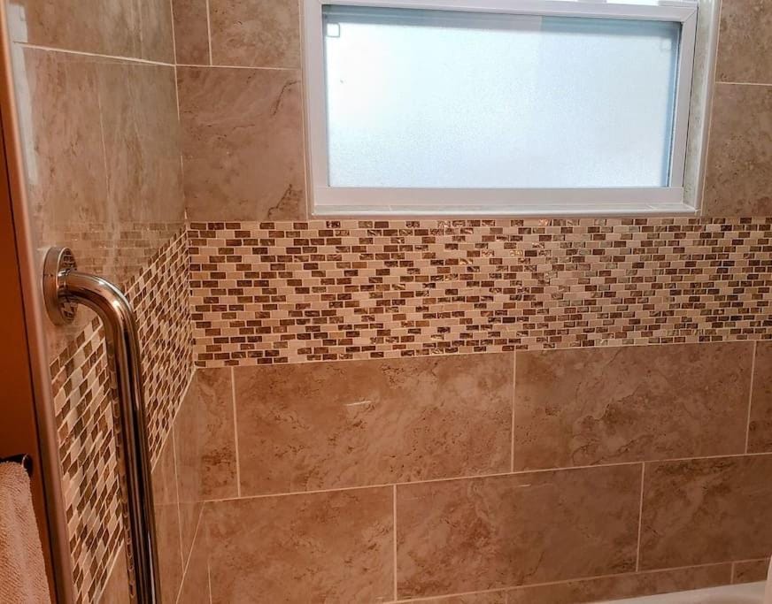 Stylish Suite Tampa Minutes to Hard Rock Casino Bed and Breakfast in Tampa