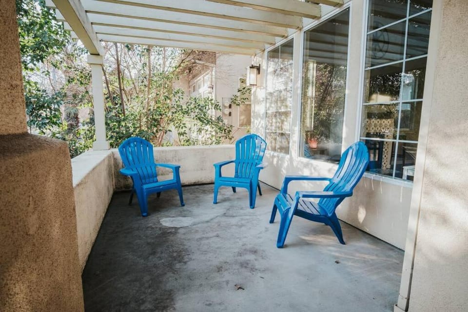 Patio, Day, Balcony/Terrace, Seating area