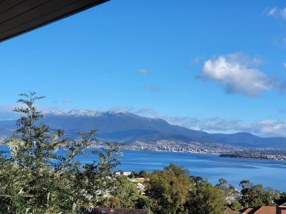Hobart panoramic view with Spas Apartment in Tasmania