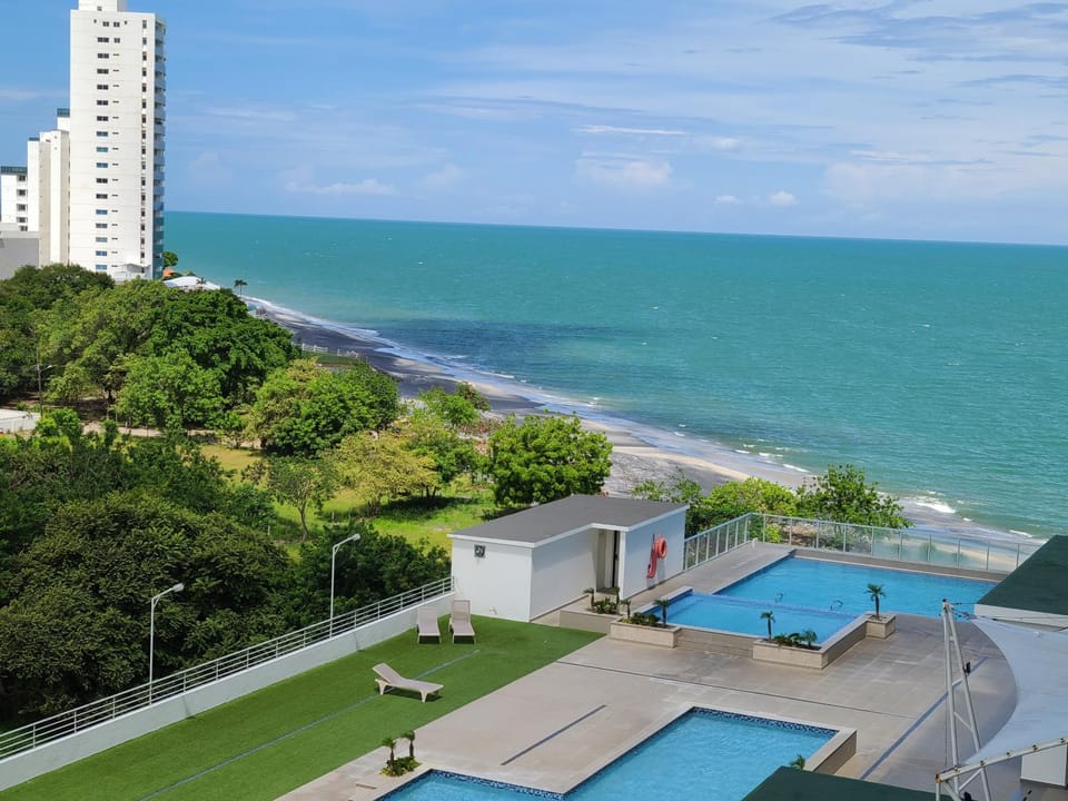Fantastic Beach condo with pool and mountain views Apartment in Panama