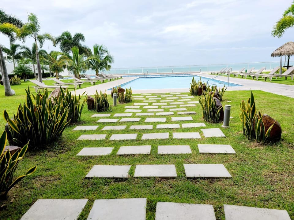 Fantastic Beach condo with pool and mountain views Apartment in Panama