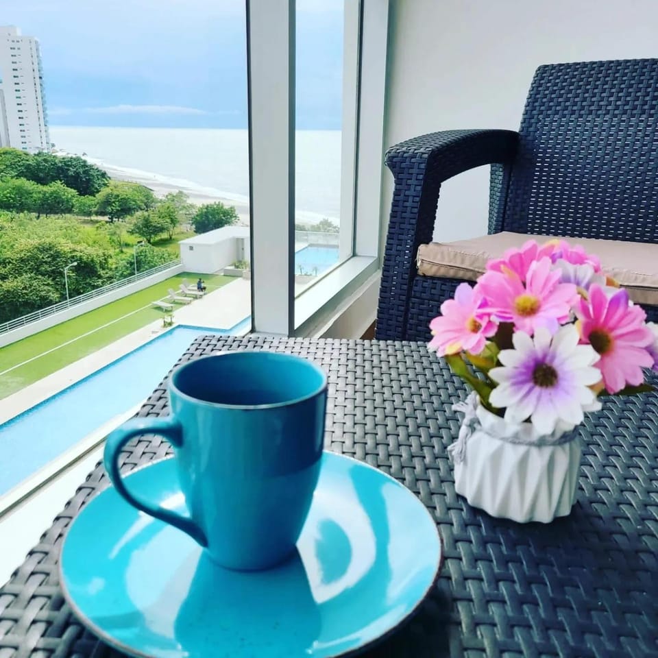 Fantastic Beach condo with pool and mountain views Apartment in Panama