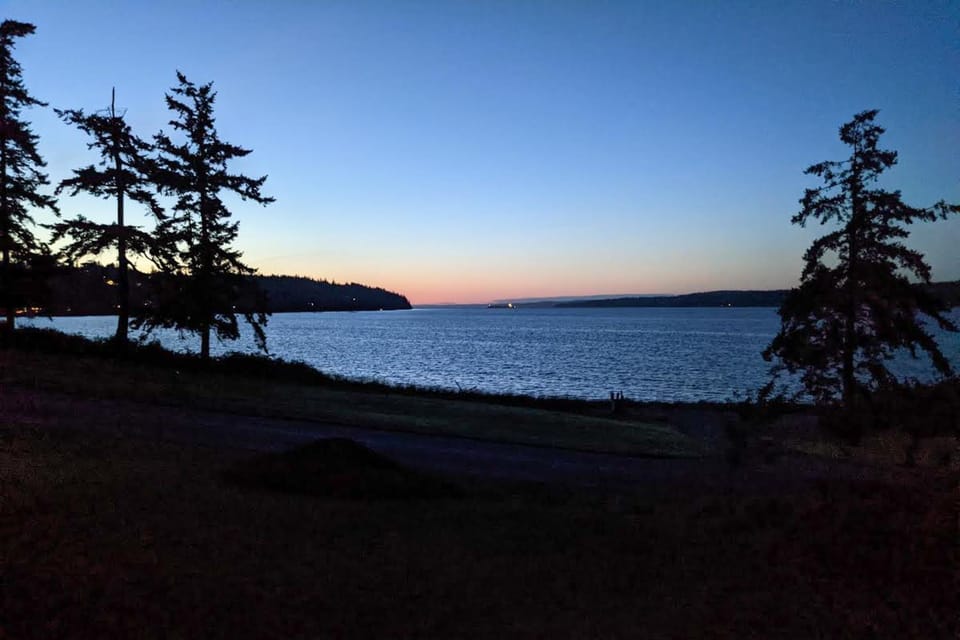 Three Eagles On Whidbey House in Freeland