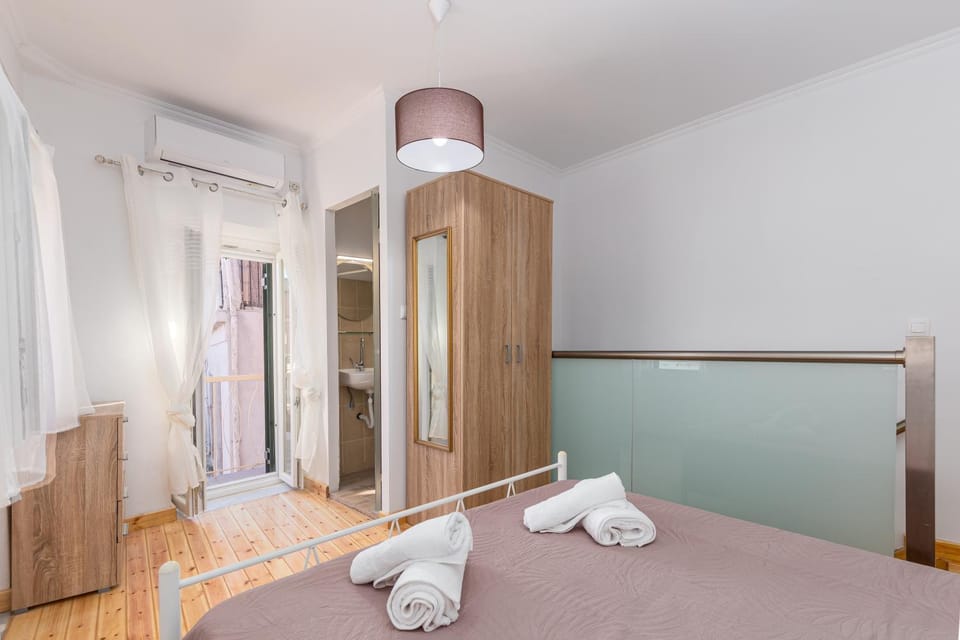 Bed, Bathroom, Bedroom