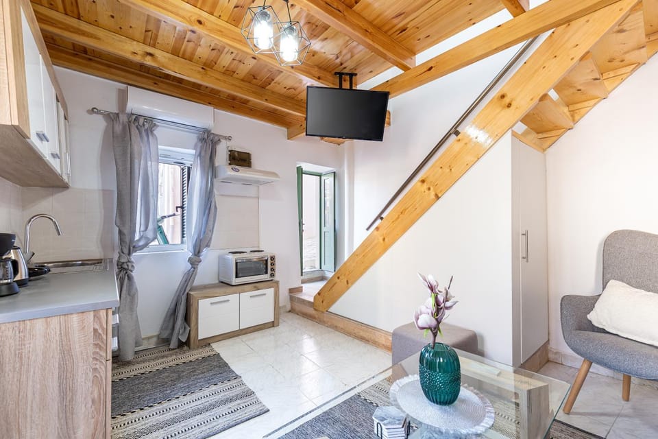 Kitchen or kitchenette, Living room, kitchen