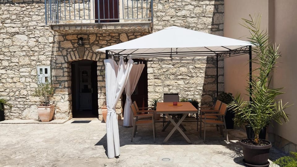 Stone House Mia House in Premantura