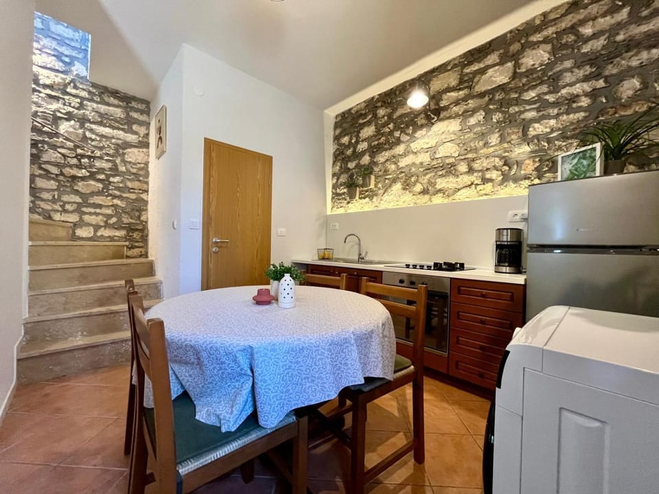 Dining area, dishwasher, washing machine, kitchen