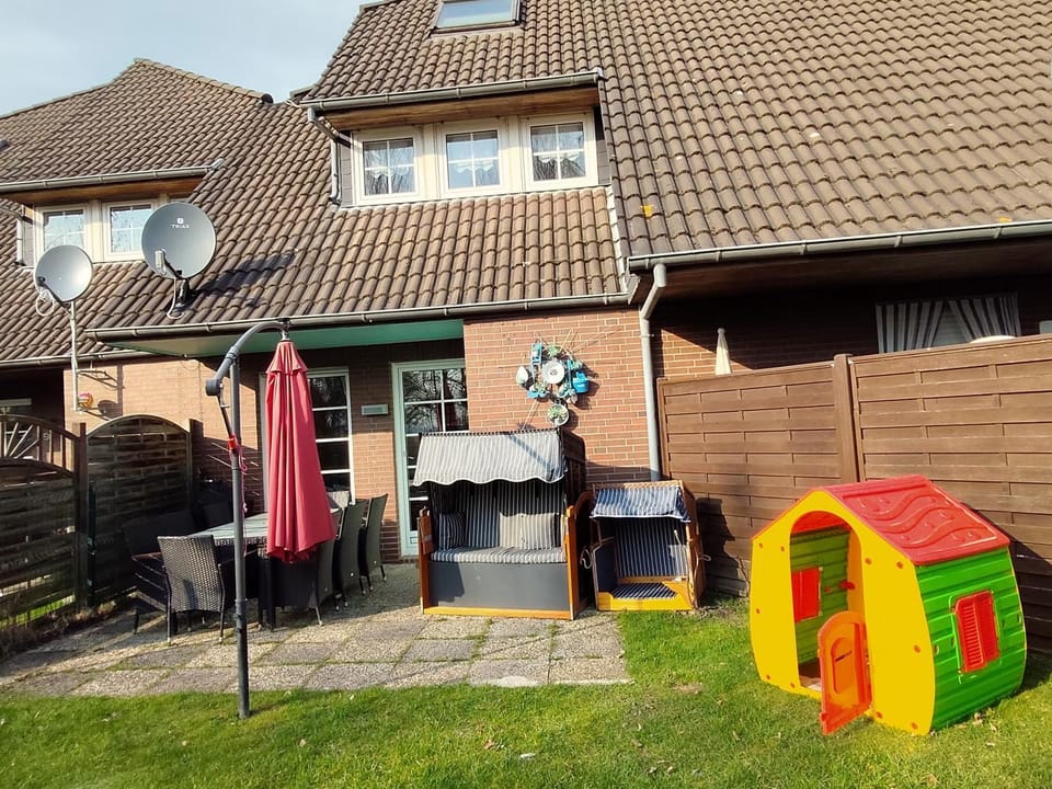 Ferienhaus Möwennest 18, Butjadingen, Tossens, Sauna, Strandkorb, Nordsee, 3 SZ, bis 8 Gäste plus 2 Kleinkinder House in Butjadingen