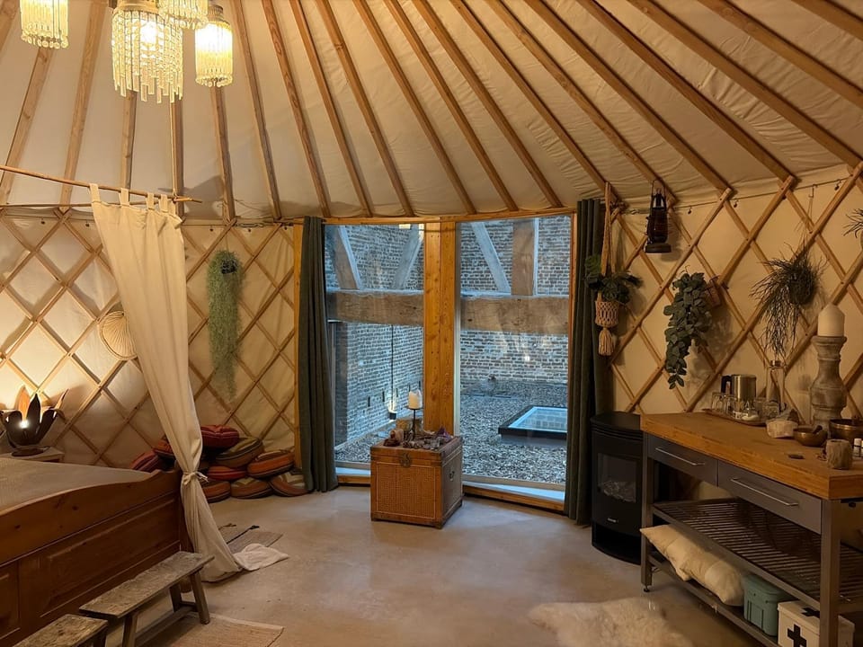 Vakantiewoning in monumentale boerderij met yurt House in Limburg (province)