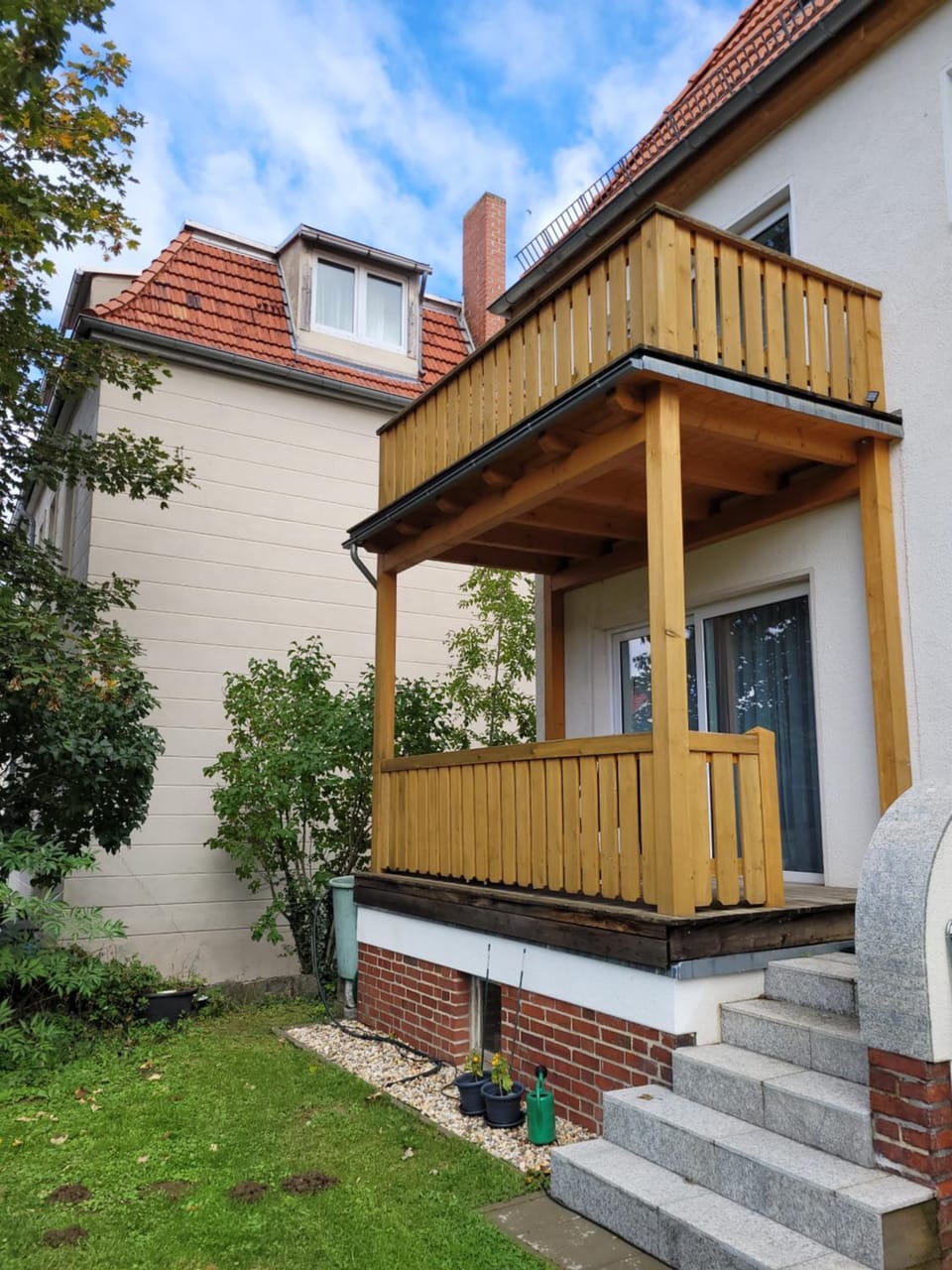 Property building, Garden, Balcony/Terrace
