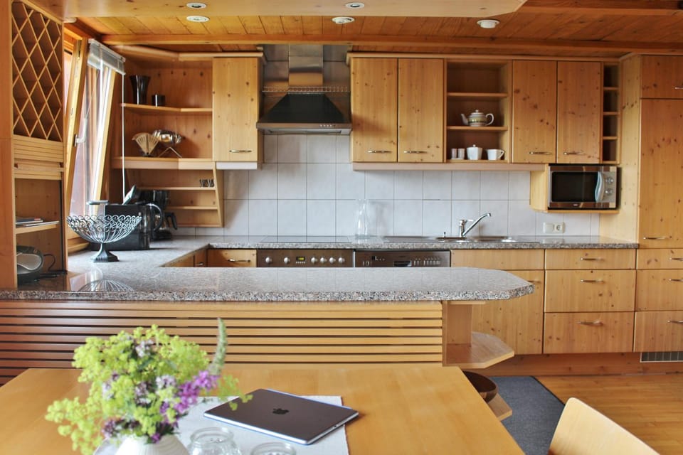 Kitchen or kitchenette, Photo of the whole room, Seating area, Dining area, minibar, pet friendly