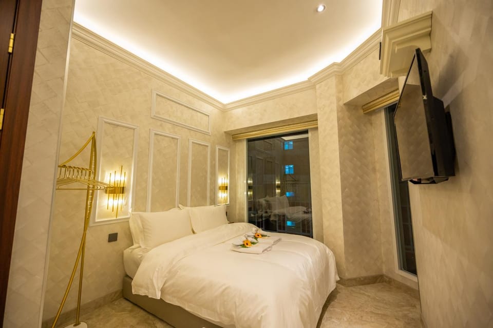 Bed, Photo of the whole room, Bedroom, City view