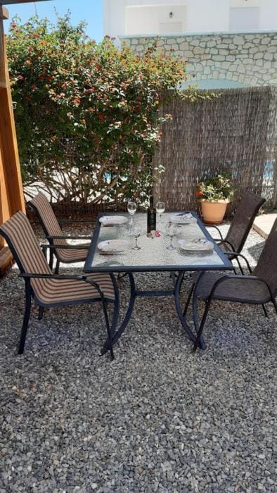 Garden, Dining area