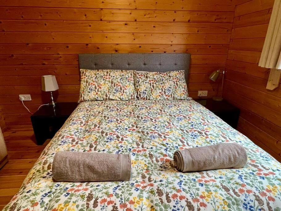 Lilly Lodge, Lake Pochard House in Cotswold District