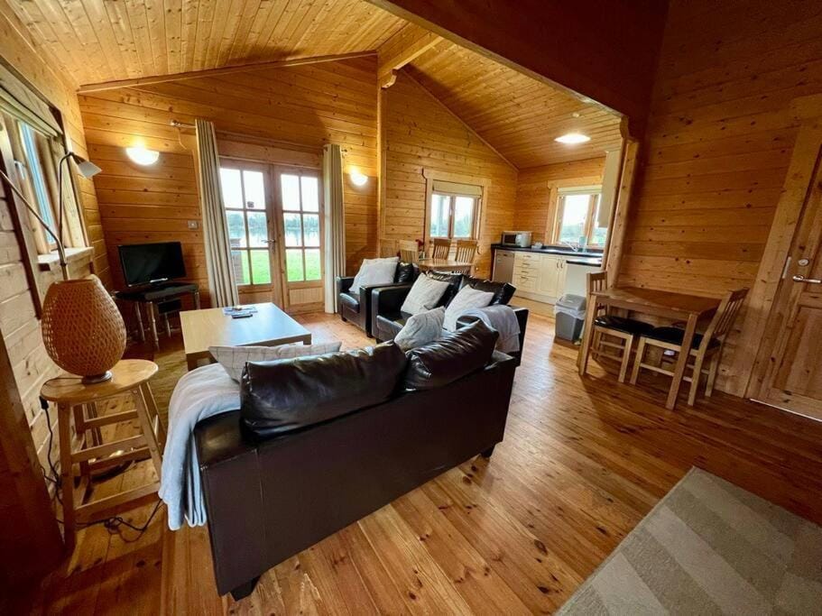 Lilly Lodge, Lake Pochard House in Cotswold District