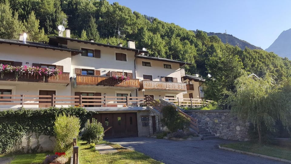 Facade/entrance, Summer