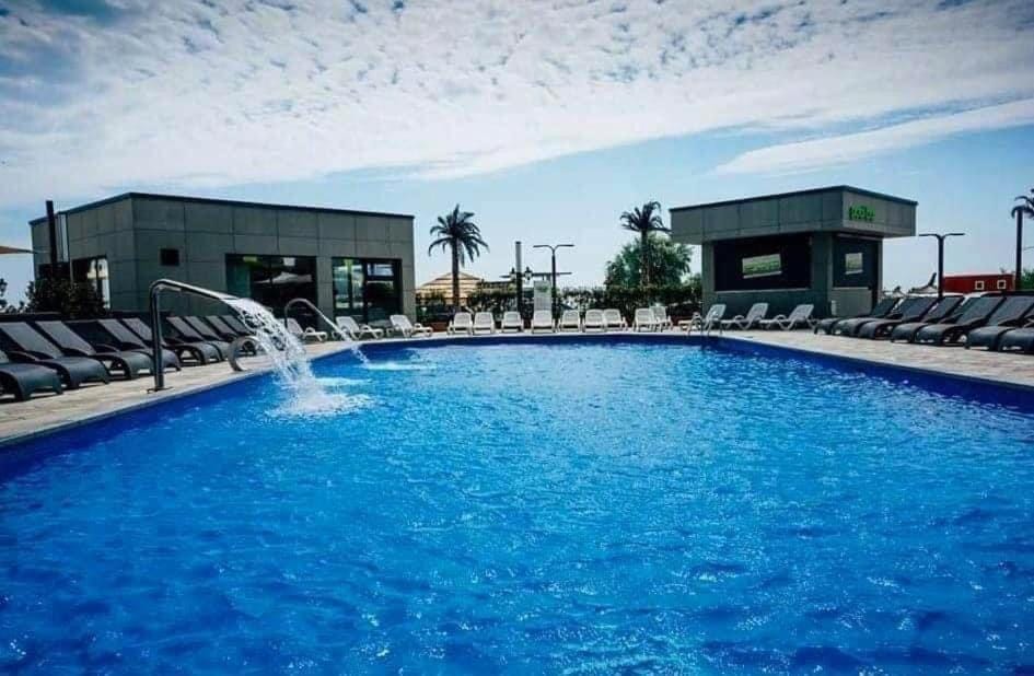 Swimming pool, Swimming pool