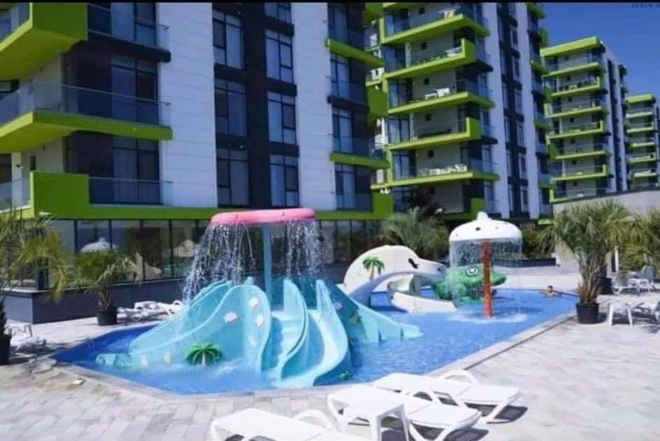 Swimming pool, Swimming pool