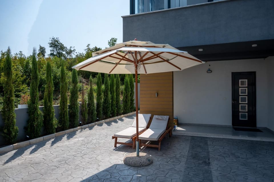 Patio, Facade/entrance