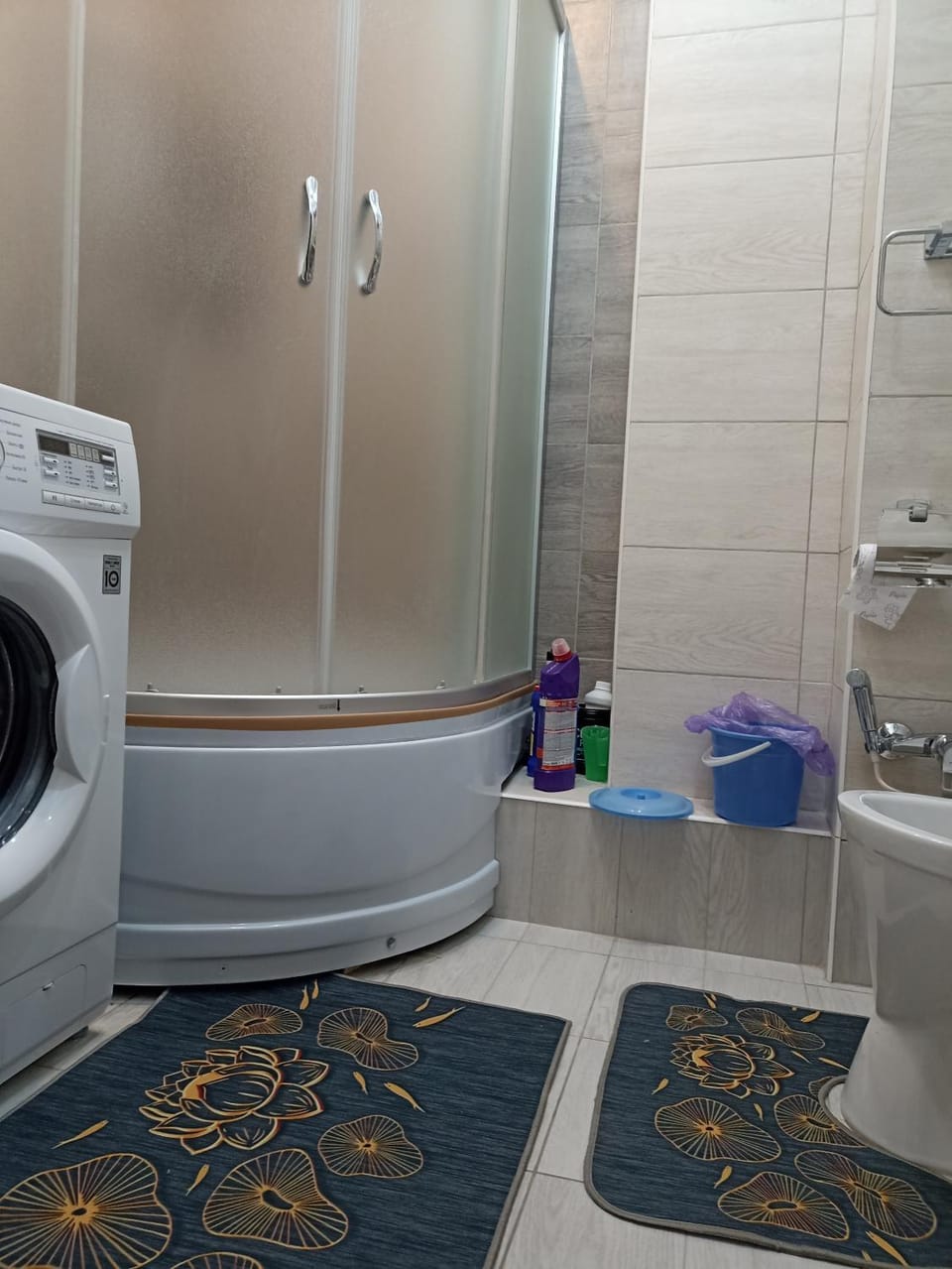 Shower, Bathroom, washing machine