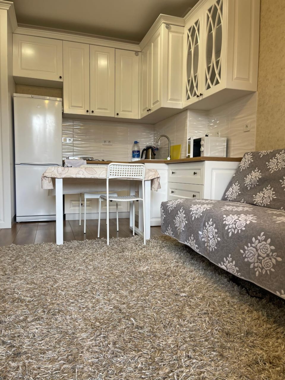 Kitchen or kitchenette, Seating area, Dining area