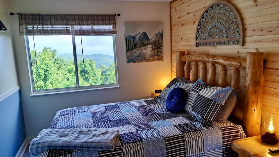 Mountain Villa Magnificent Views - 2 Pools, Fireplace & Hot Tub Apartment in Gatlinburg