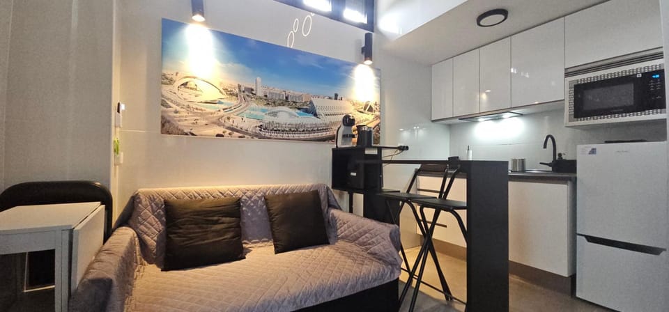 Kitchen or kitchenette, Seating area, Dining area, stove