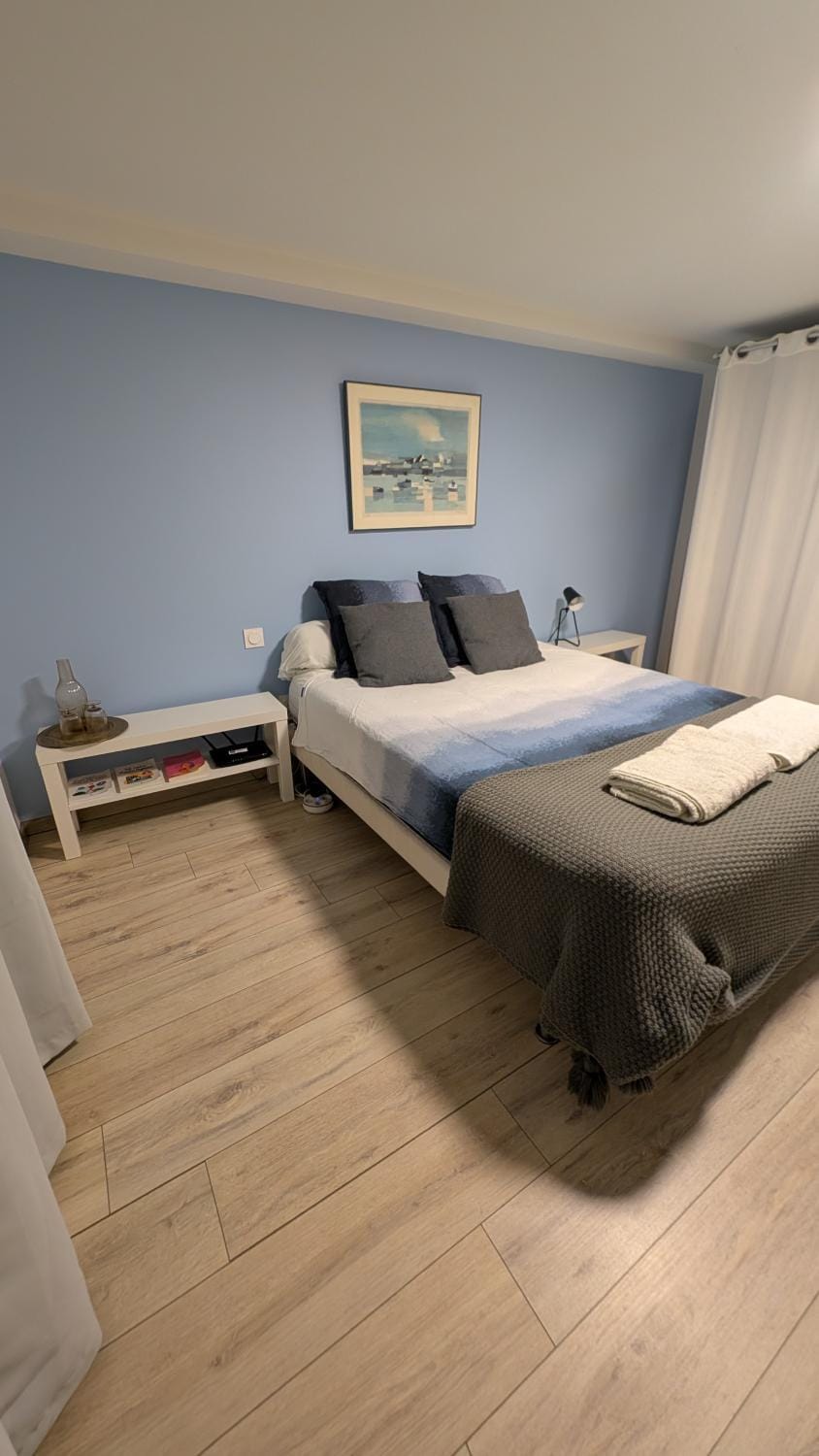 Bed, Photo of the whole room, Bedroom
