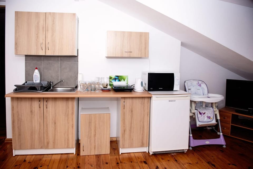 Kitchen or kitchenette, Communal kitchen