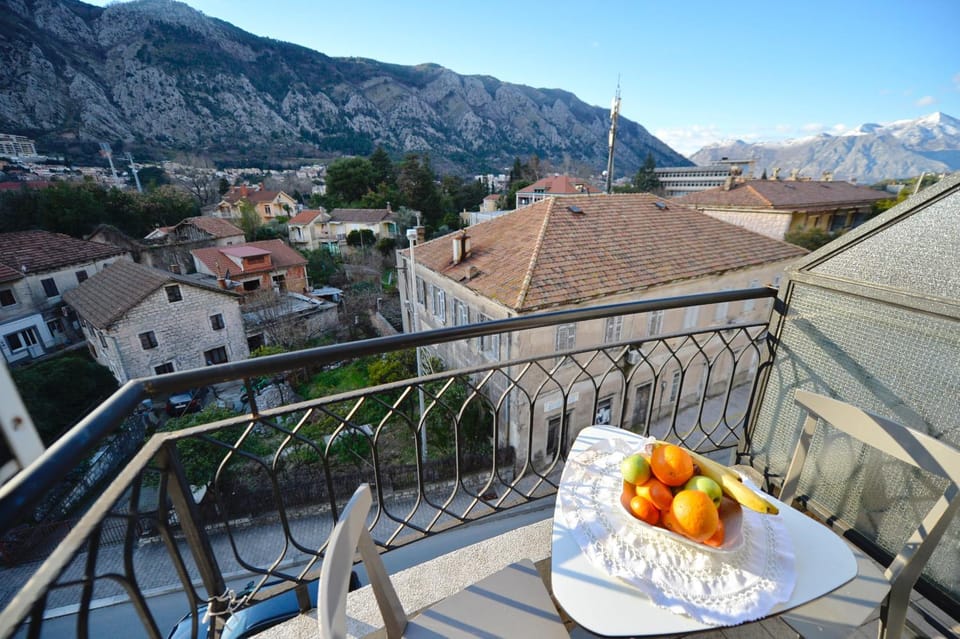 Balcony/Terrace, Street view