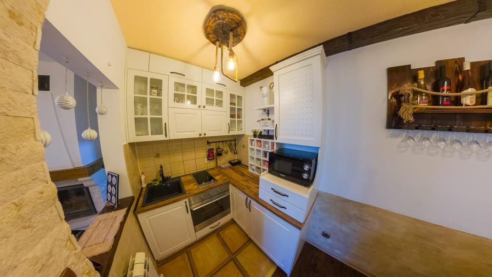 Kitchen or kitchenette, dishwasher, microwave, minibar, oven, stove, toaster