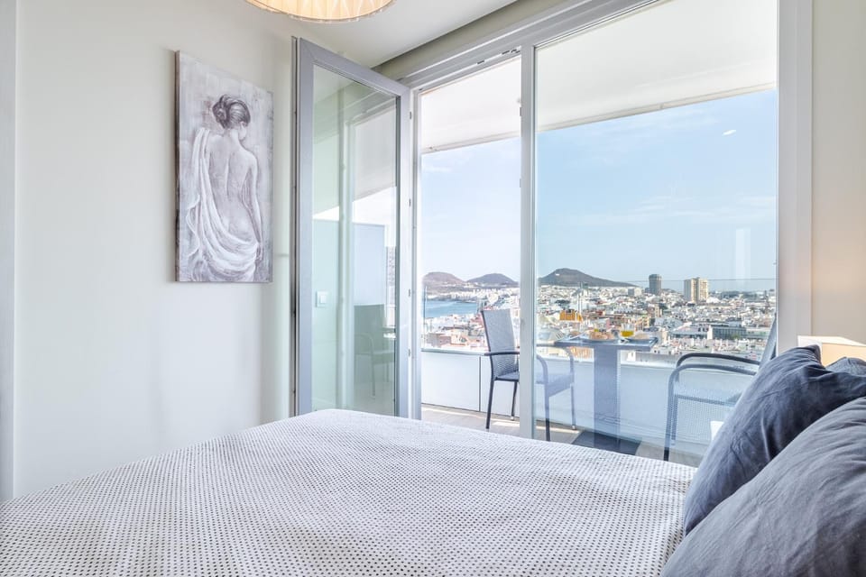 Balcony/Terrace, Bedroom, Street view