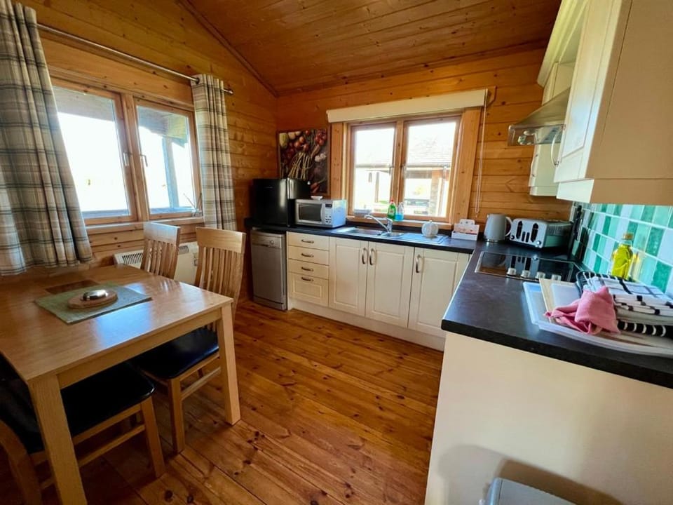 Dining area, kitchen