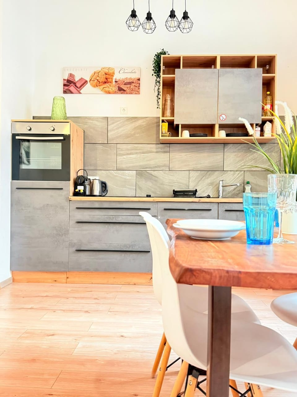 Kitchen or kitchenette, Dining area, oven, pet friendly, stove