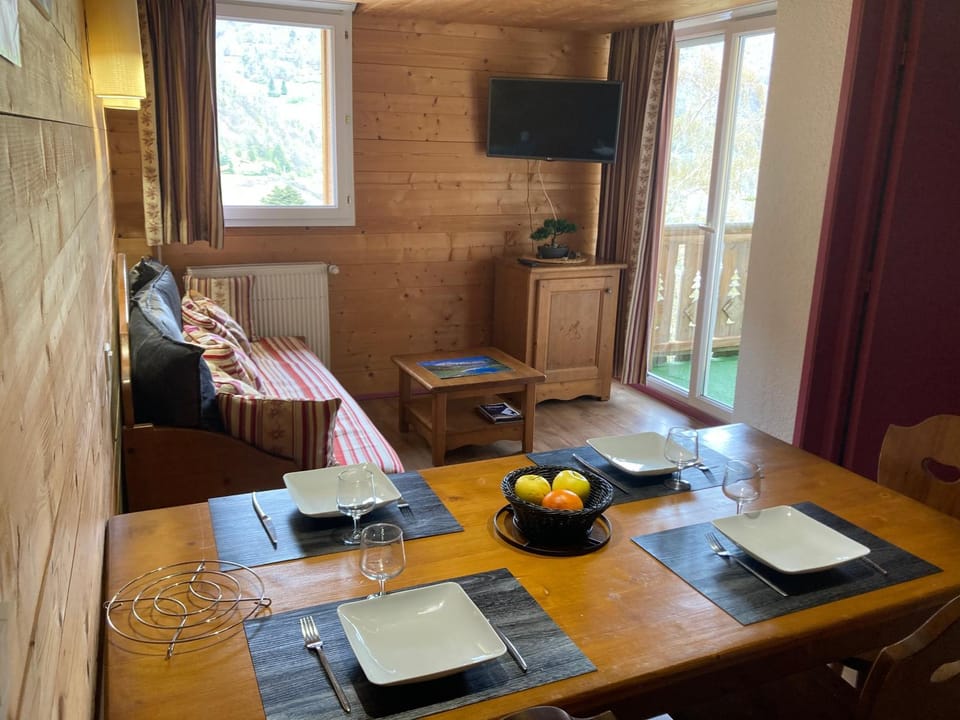 Appartement 4/6 pers 38m2, vue montagne, piscine chauffée, 500m centre ville Apartment in Cauterets
