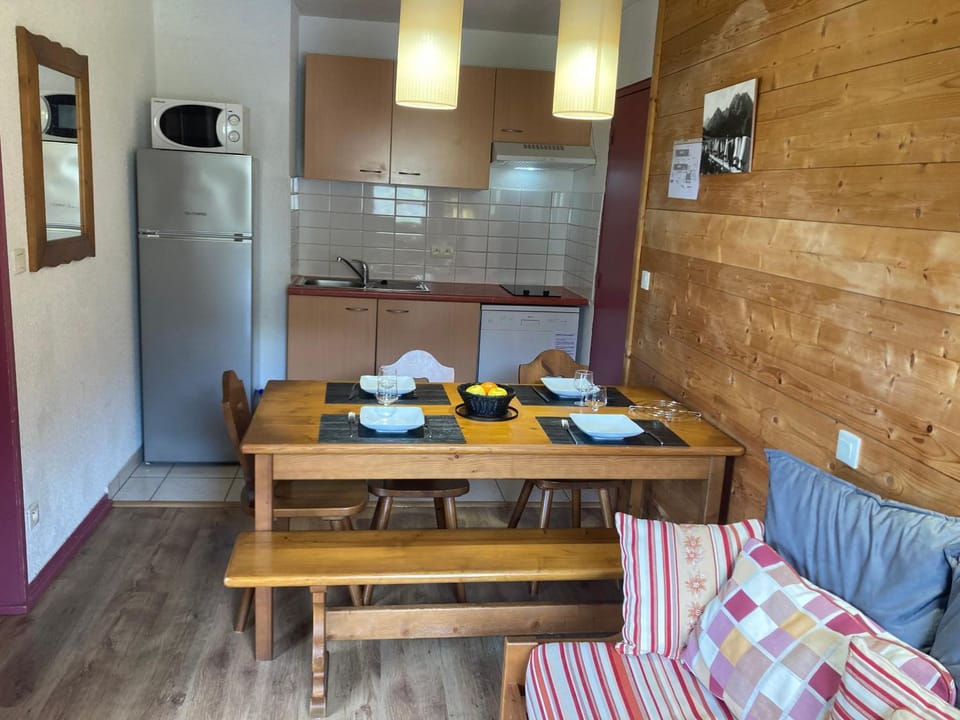 Appartement 4/6 pers 38m2, vue montagne, piscine chauffée, 500m centre ville Apartment in Cauterets