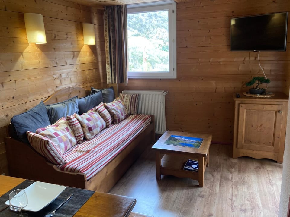 Appartement 4/6 pers 38m2, vue montagne, piscine chauffée, 500m centre ville Apartment in Cauterets