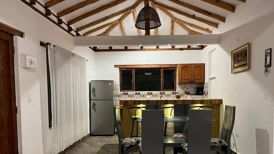 Kitchen or kitchenette, Dining area, Communal kitchen, microwave