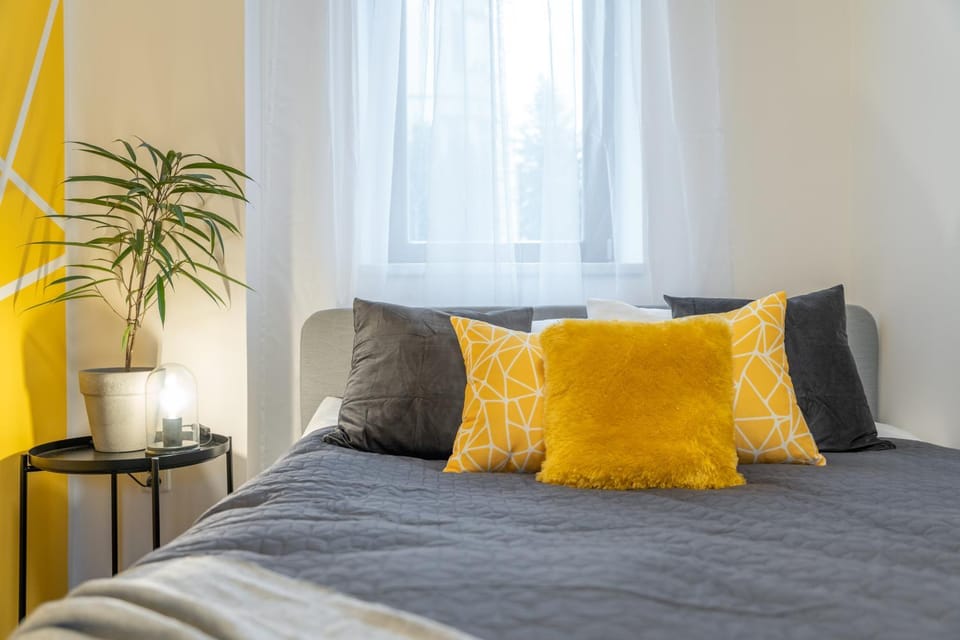 Bed, Living room, Bedroom