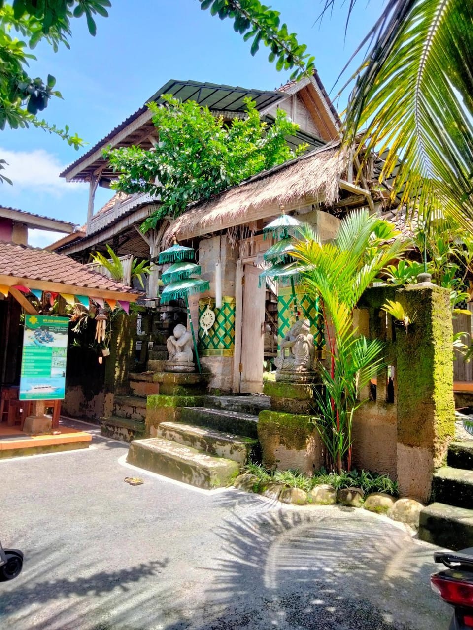 Facade/entrance