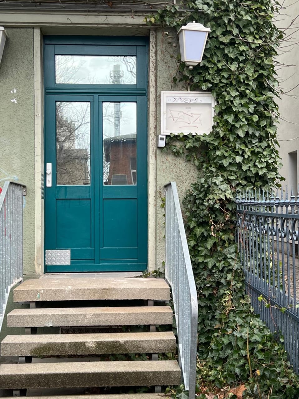 Property building, Facade/entrance, Day