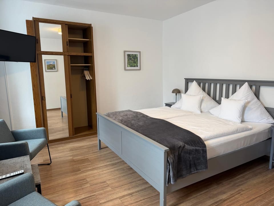 Bed, Seating area, wardrobe