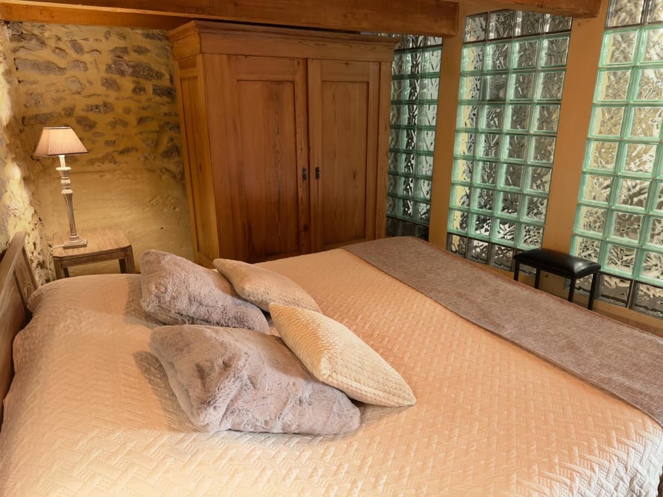 Bed, Photo of the whole room, Bedroom, wardrobe