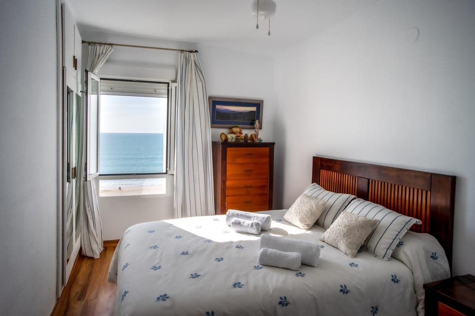 Bed, Photo of the whole room, Bedroom, Sea view